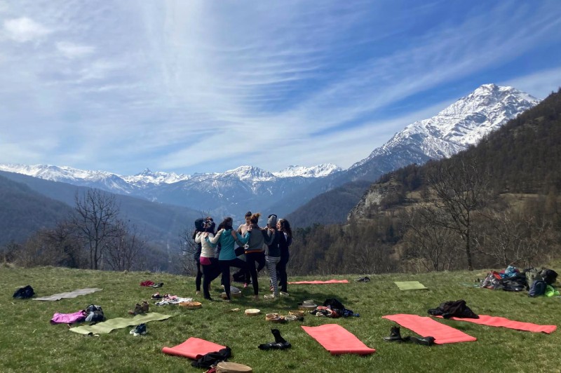 07_pratiche_yoga_e_natura_in_montagna.jpg