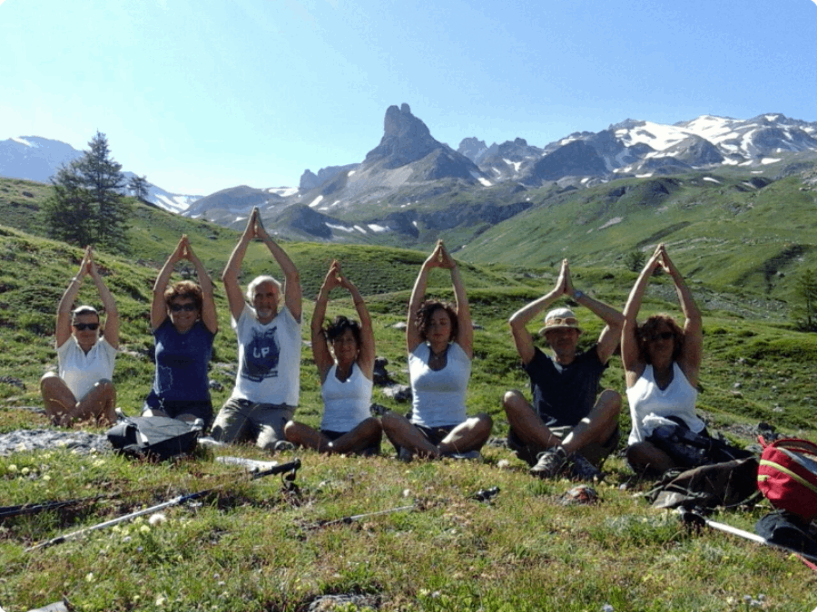 Praticare yoga in montagna e in natura
