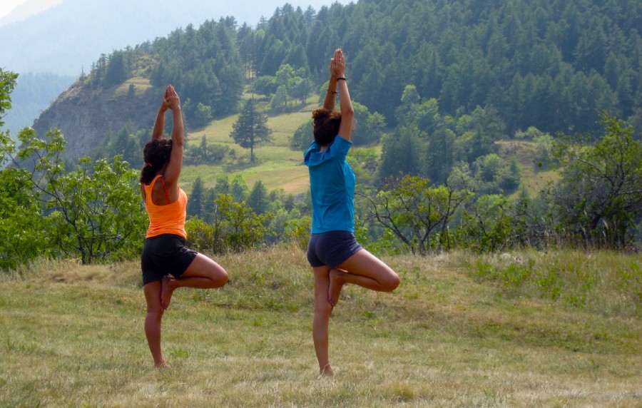 Praticare yoga in natura